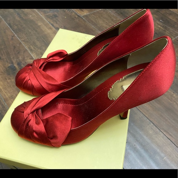 Gorgeous Red Satin Heels 👠 - Picture 2 of 13